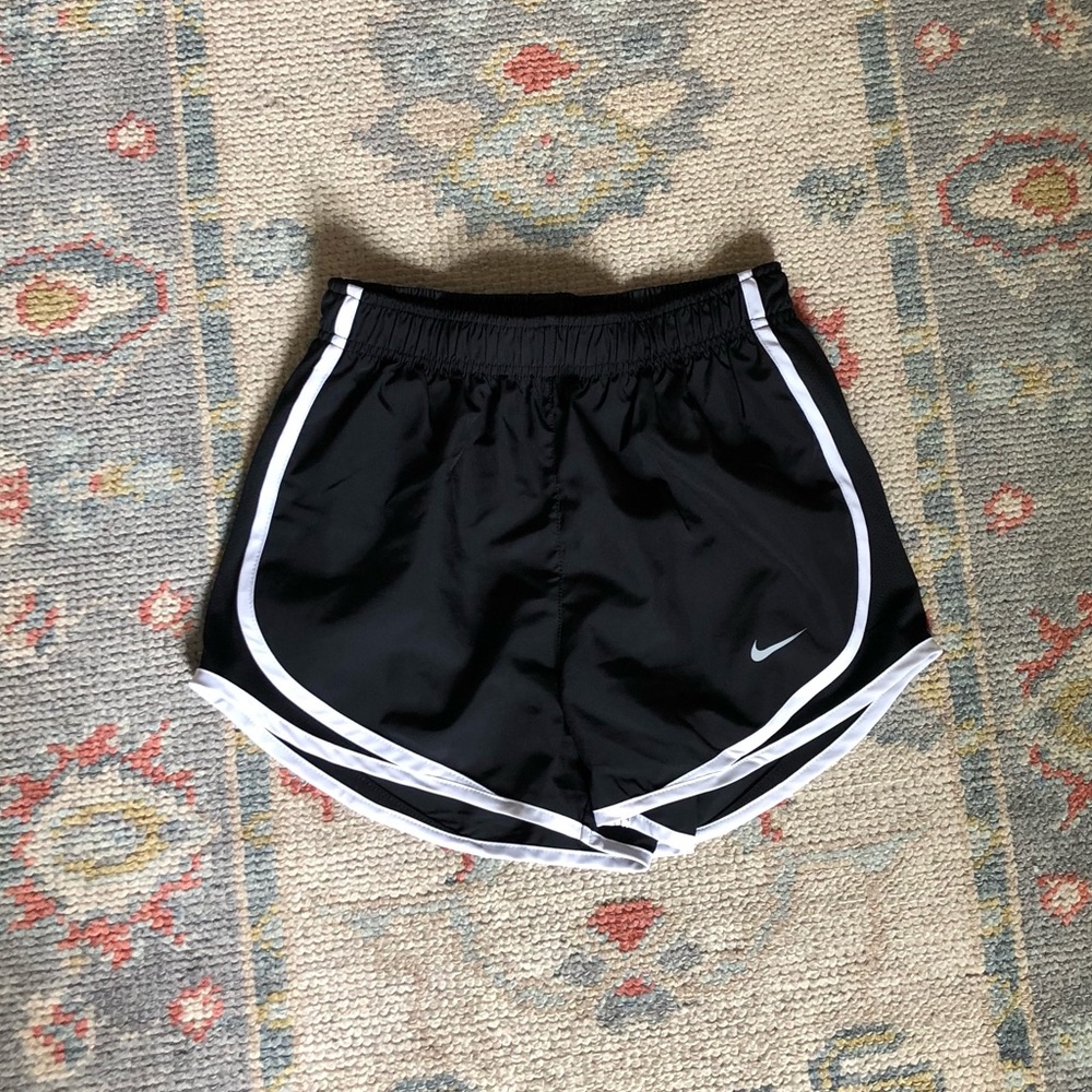 black and white nike tempo running shorts
